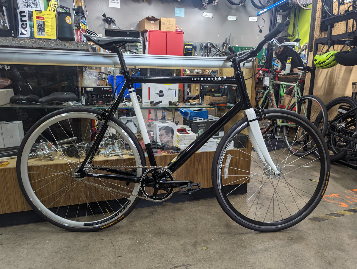 60cm 24 Cannondale Capo Black White Single Speed Bikes Not Bombs